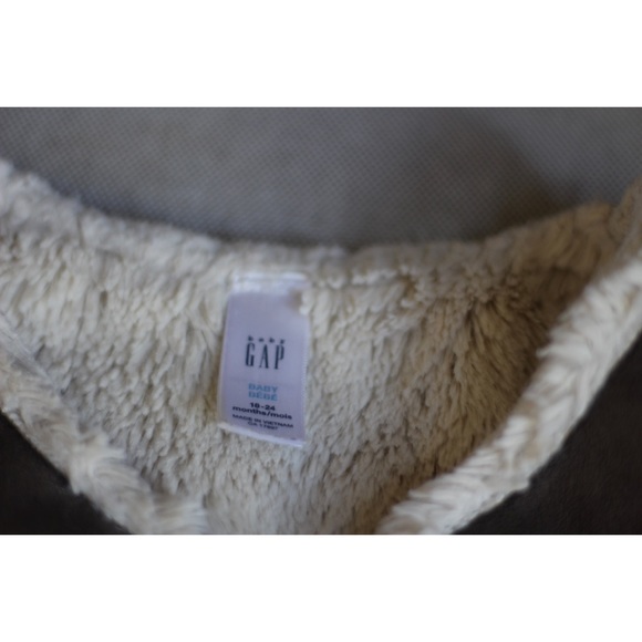 | 3 for $25 |Baby GAP faux fur suede vest - Picture 2 of 2